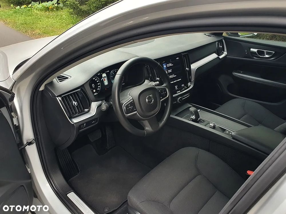 Volvo V60 B3 B DKG Momentum Pro - 10