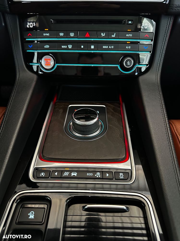 Jaguar F-Pace 30d AWD 300 Sport - 27