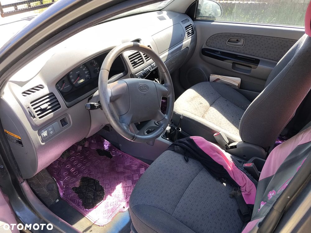 Kia Rio 1.5 GLX - 11