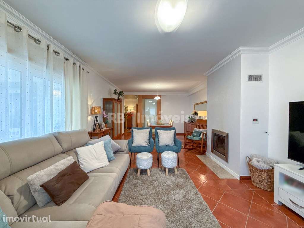 Moradia T4 c/ Piscina, Garagem e Cave, na Urbanização Casal Vidigal... - Grande imagem: 5/59