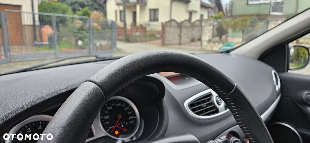 Renault Clio - 22