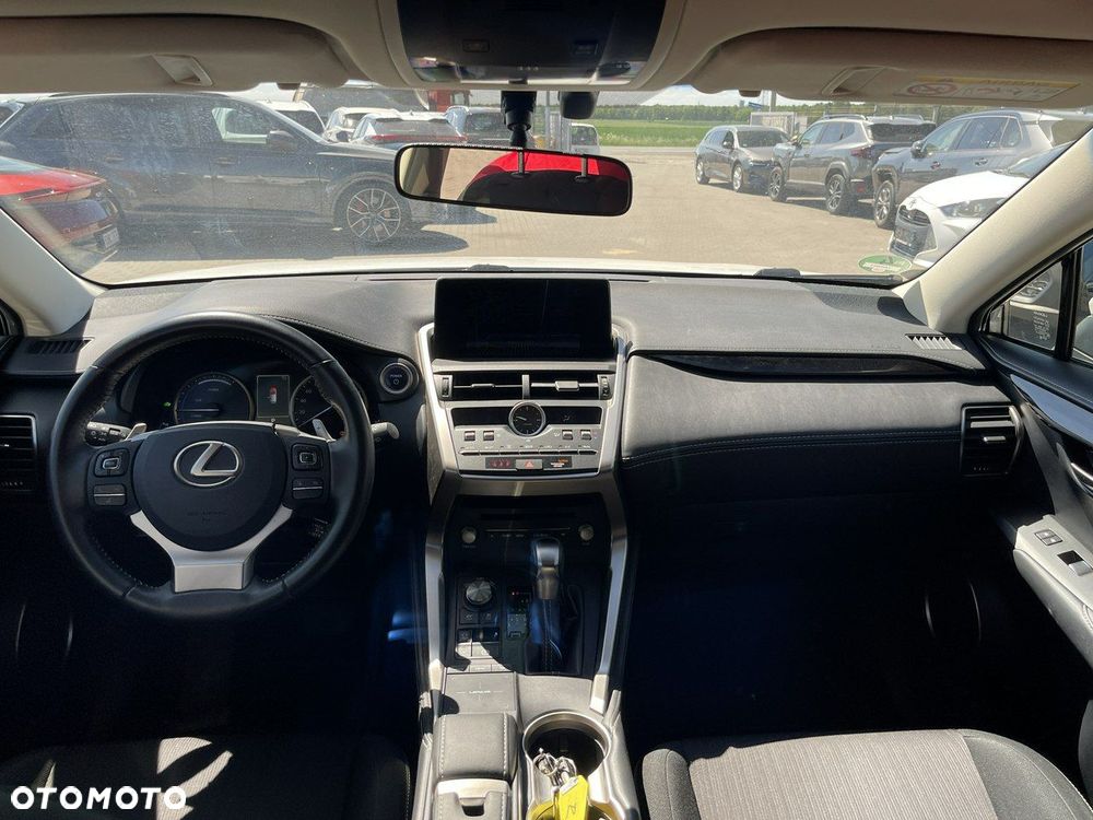 Lexus NX 300h - 12