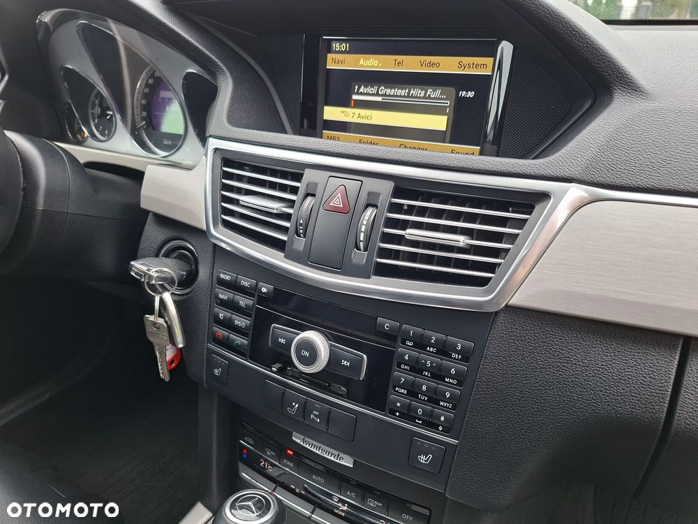 Mercedes-Benz Klasa E 250 T CDI DPF BlueEFFICIENCY Automatik Avantgarde - 22