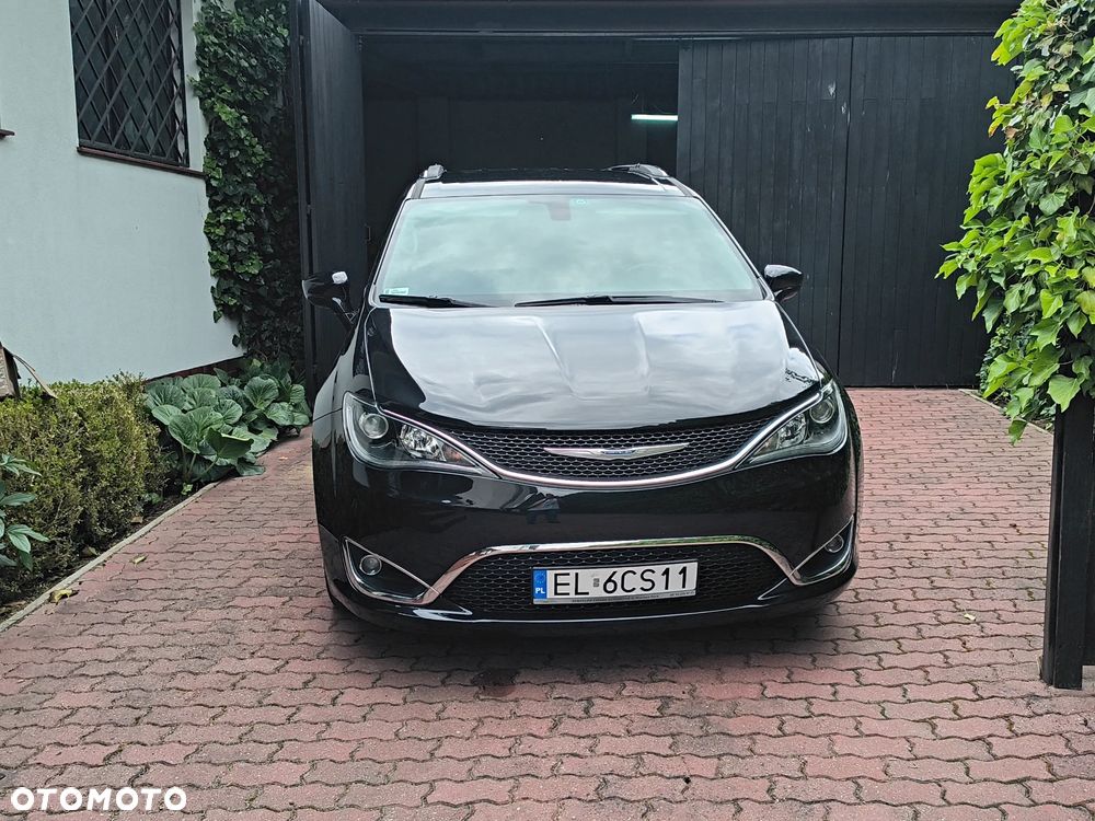 Chrysler Pacifica - 2