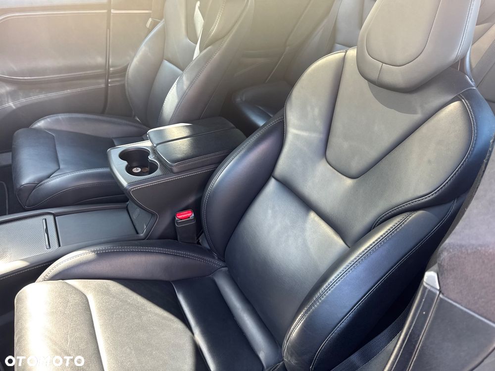 Tesla Model S - 9