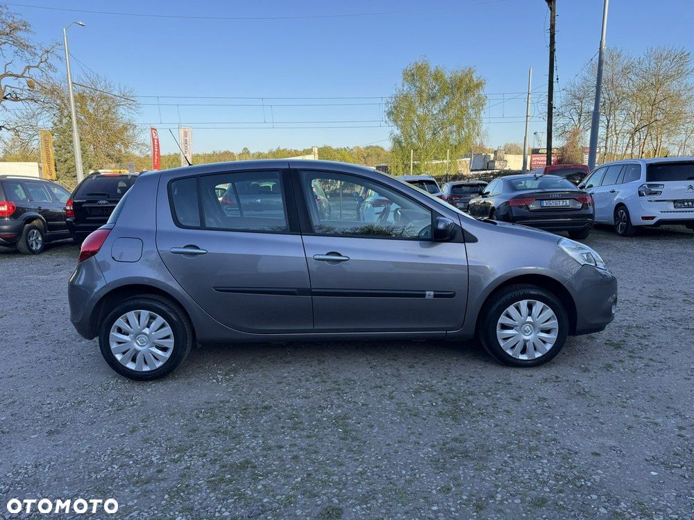 Renault Clio - 32