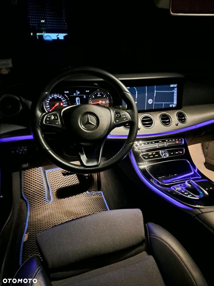 Mercedes-Benz Klasa E 220 d 4-Matic 9G-TRONIC - 5