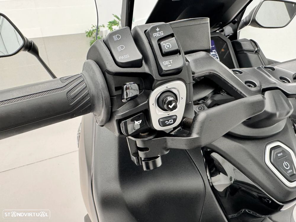 Yamaha TMAX 560 - 19
