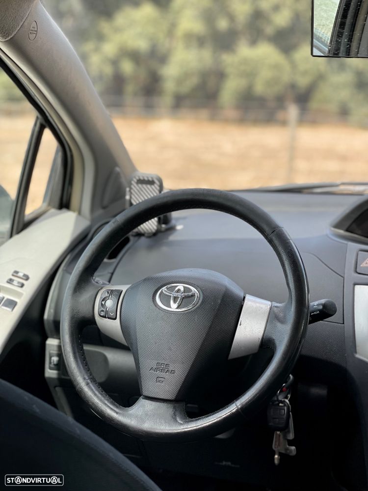 Toyota Yaris 1.0 VVT-i AC - 13