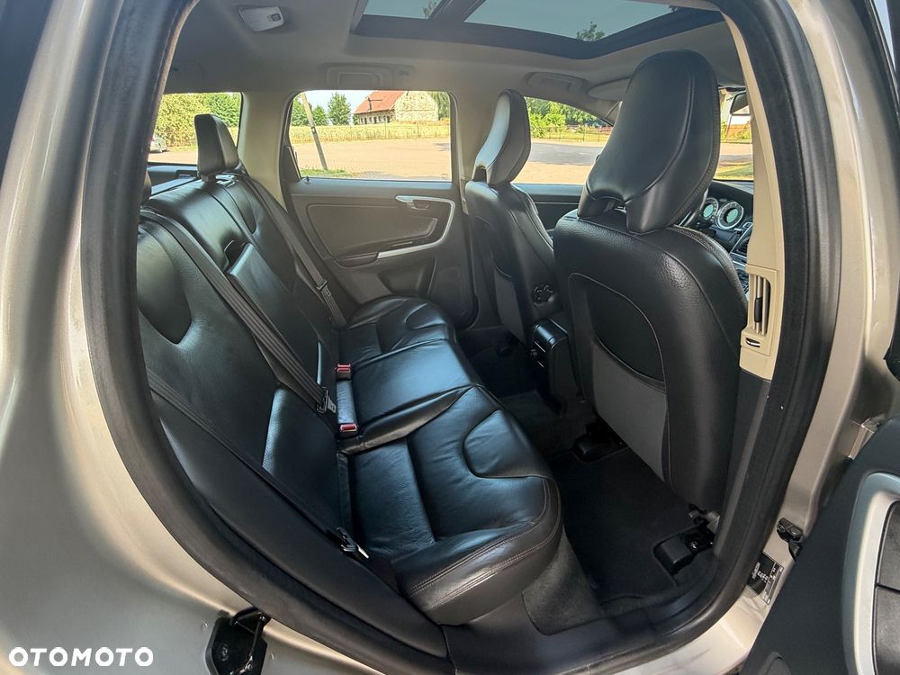 Volvo XC 60 2.0T Powershift Momentum - 20