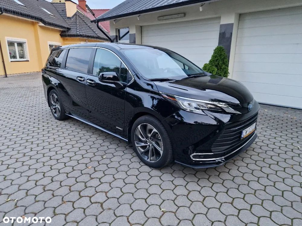 Toyota Sienna - 1