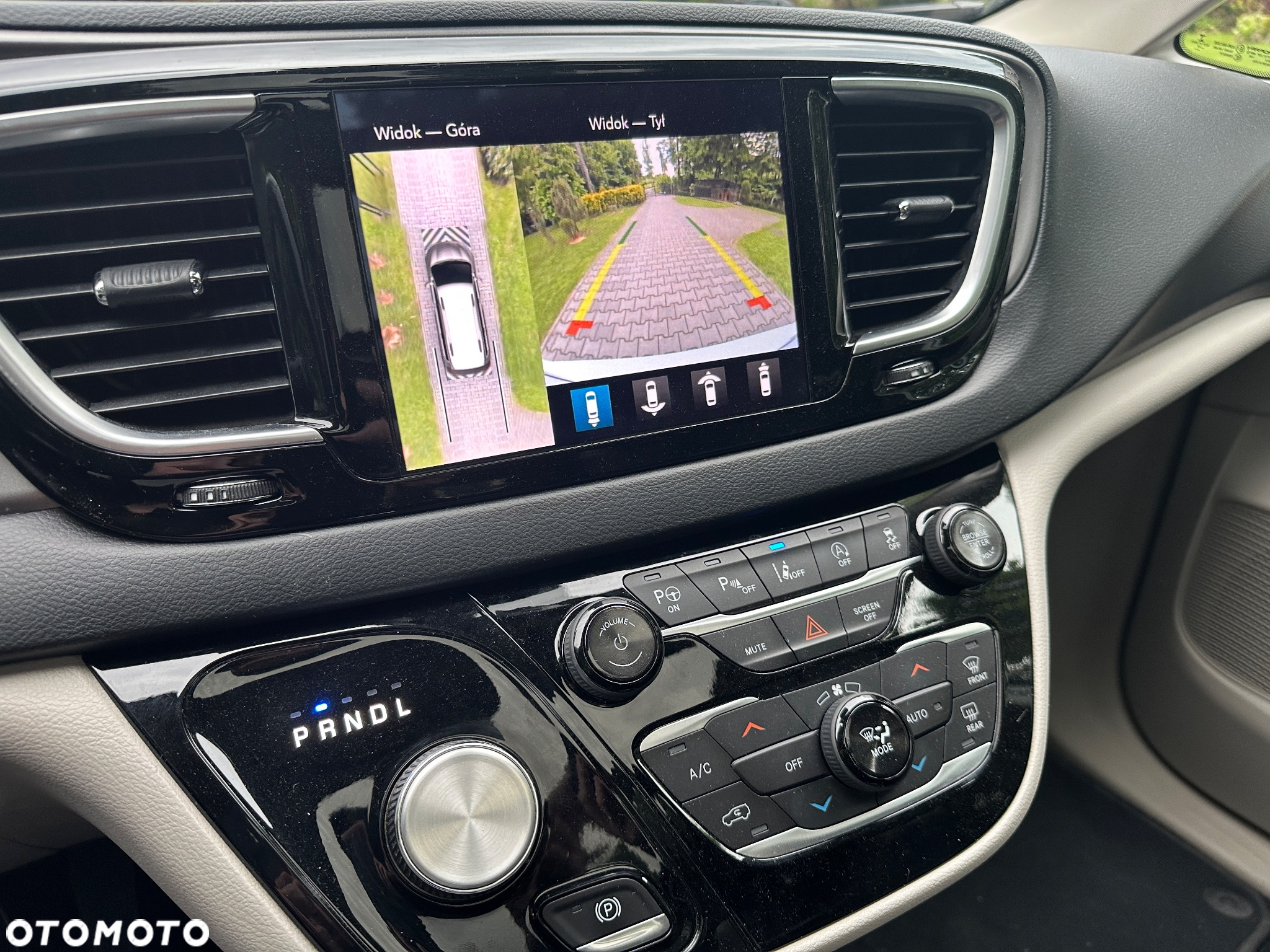 Chrysler Pacifica - 19
