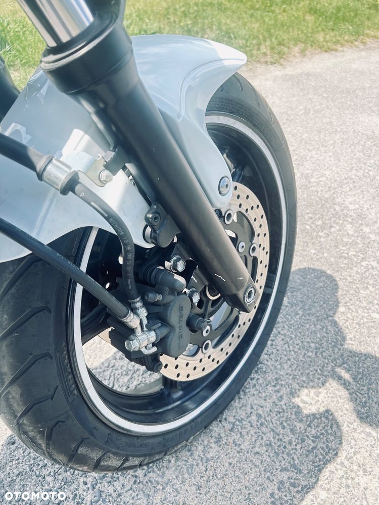 Suzuki Gladius - 12