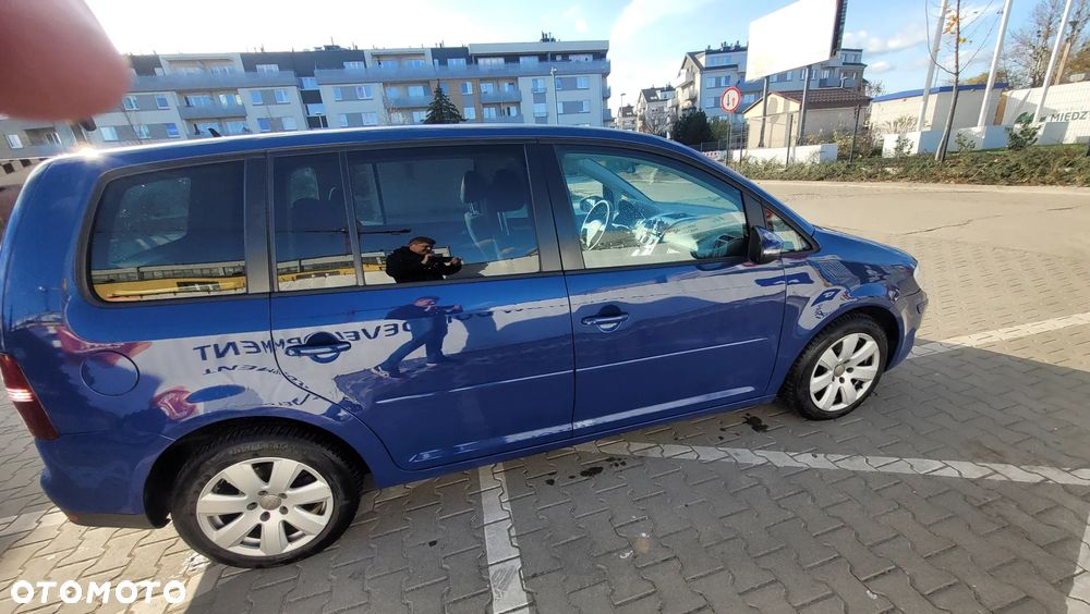 Volkswagen Touran 1.9 TDI DPF BlueMot Conceptline - 9