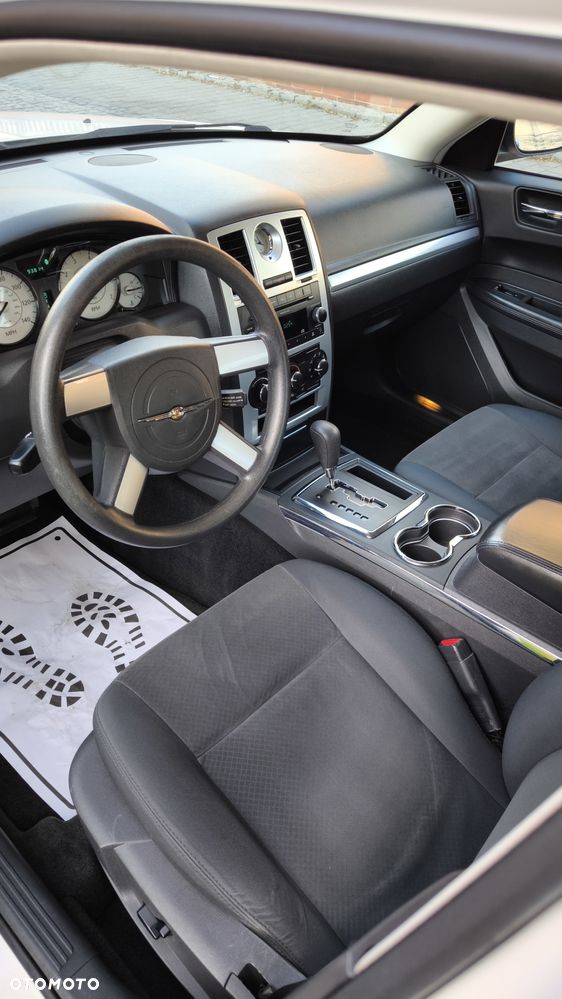 Chrysler 300C 2.7 V6 - 8