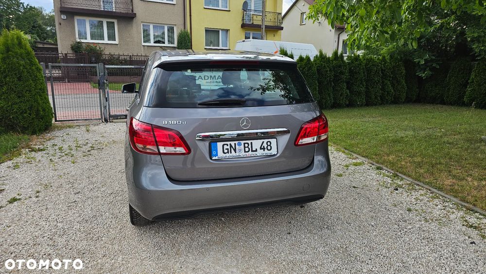 Mercedes-Benz Klasa B 180 d Edition - 25