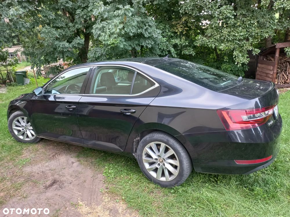 Skoda Superb 2.0 TDI Ambition DSG - 4