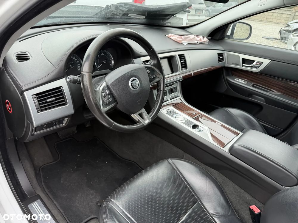 Jaguar XF 3.0 V6 S - 11