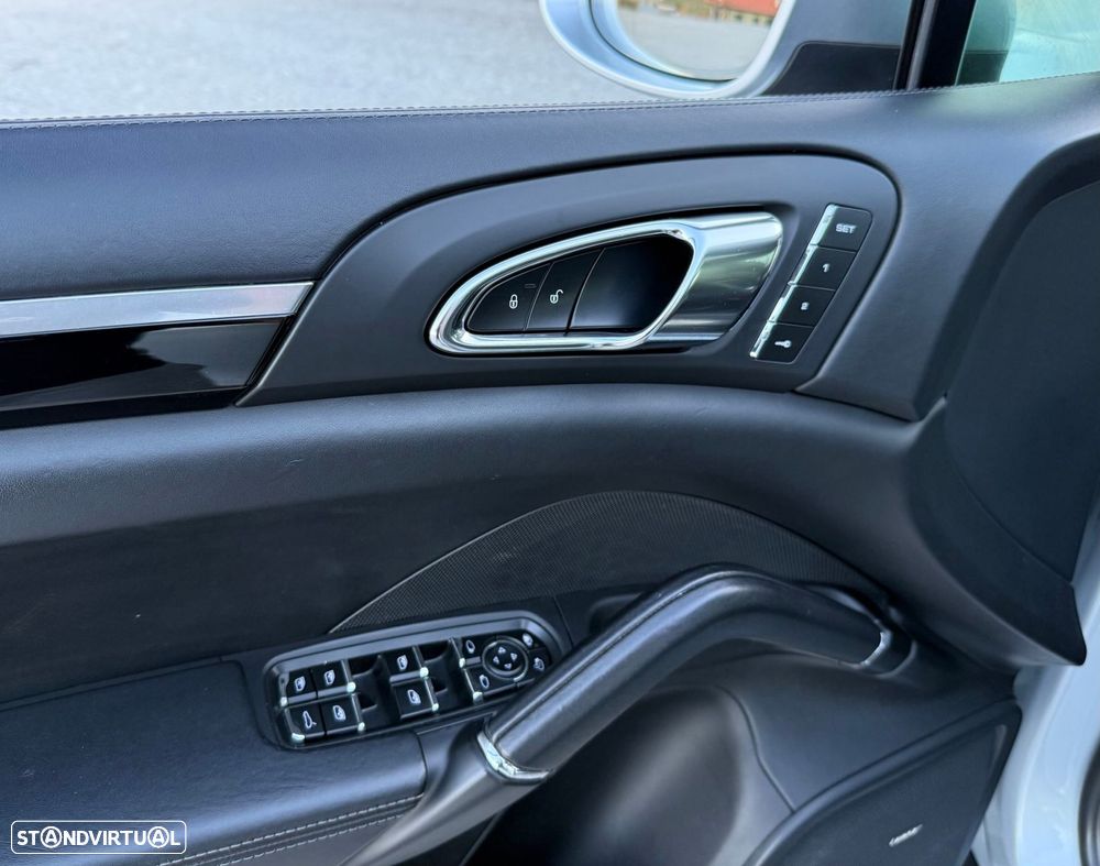 Porsche Cayenne S Platinum Edition - 13