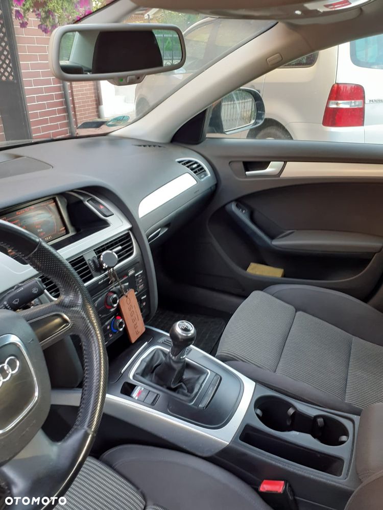 Audi A4 Limousine - 5