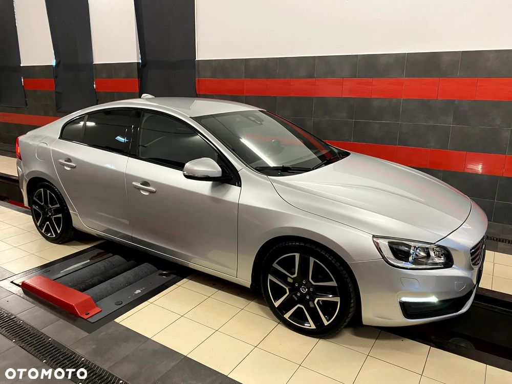 Volvo S60 D4 Geartronic RDesign - 9
