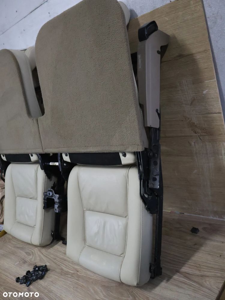 VOLVO XC90 I 02-2014 FOTELE KANAPA TYŁ 3 III RZĄD SKŁADANE BEŻ - 3