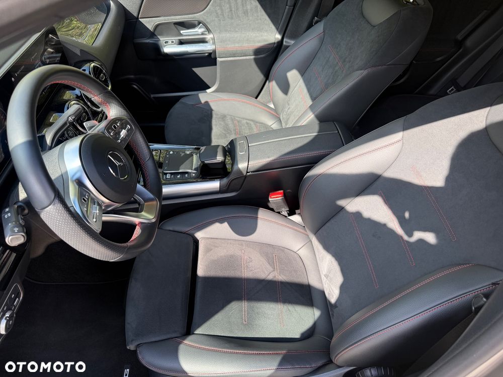 Mercedes-Benz GLA 200 d AMG Line - 32