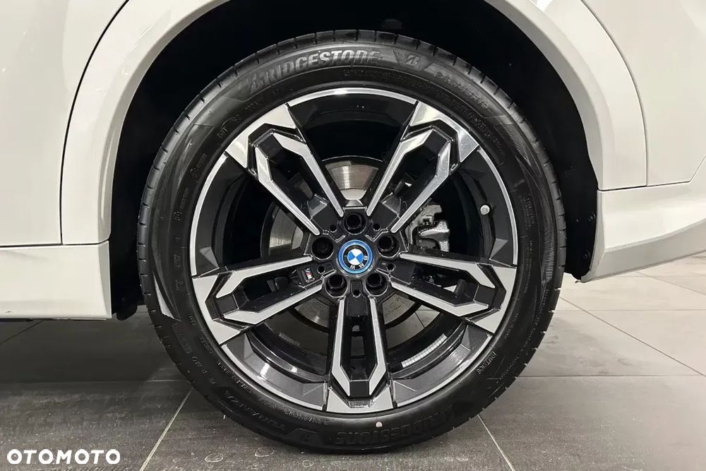 BMW iX2 eDrive20 66.5kWh M Sport - 34