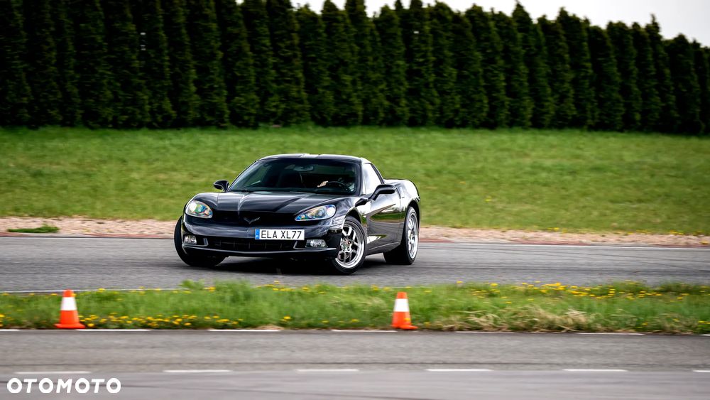 Chevrolet Corvette - 11