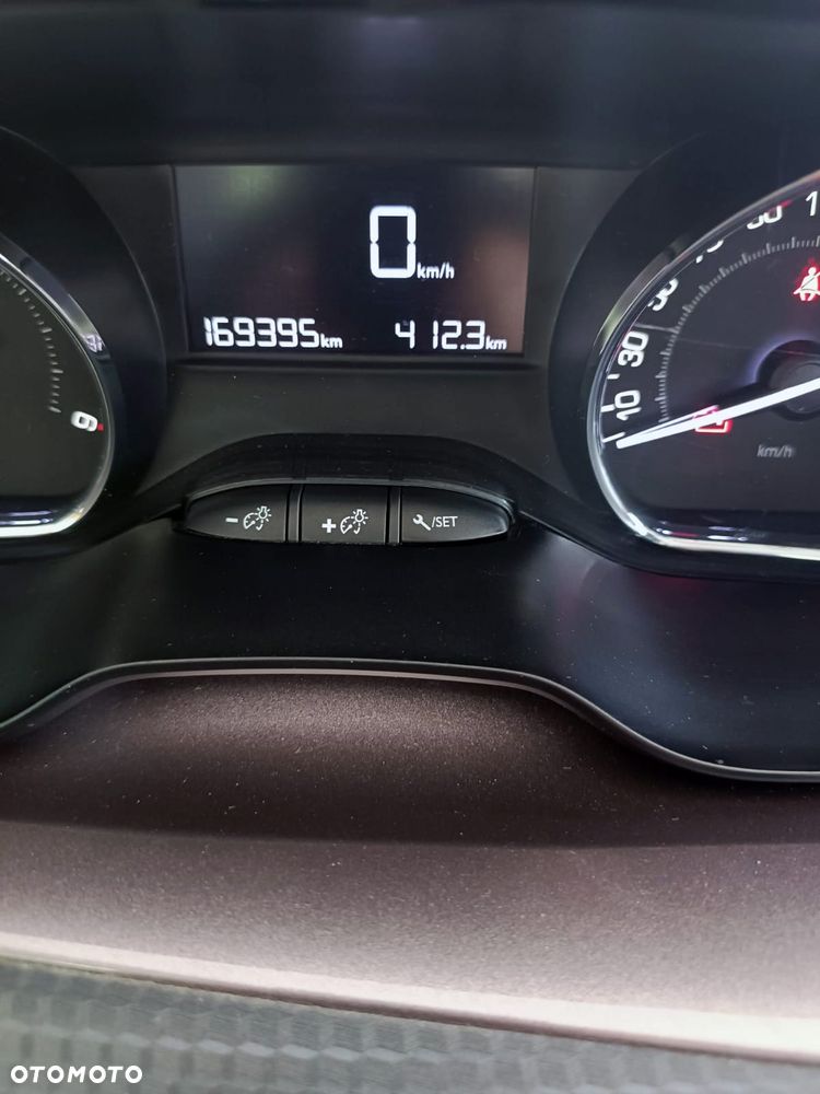 Peugeot 2008 - 11