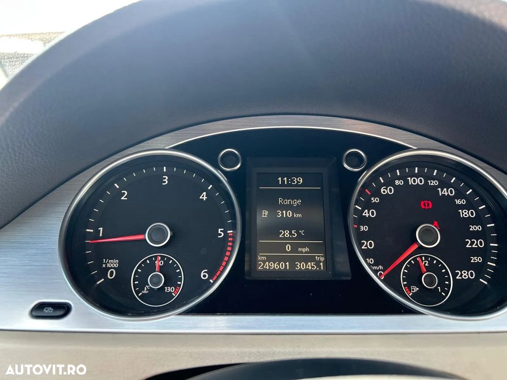 Volkswagen Passat - 13