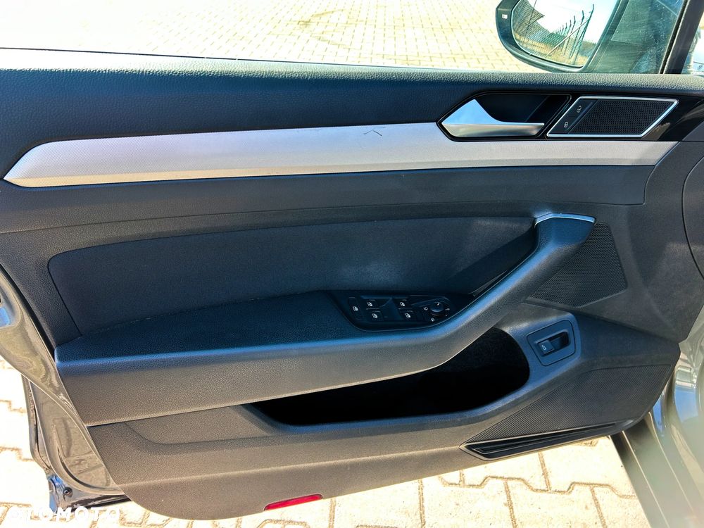 Volkswagen Passat - 28