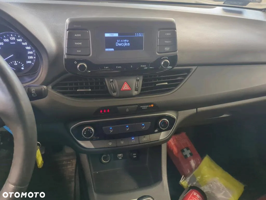 Hyundai i30 1.5 DPI Classic + - 10