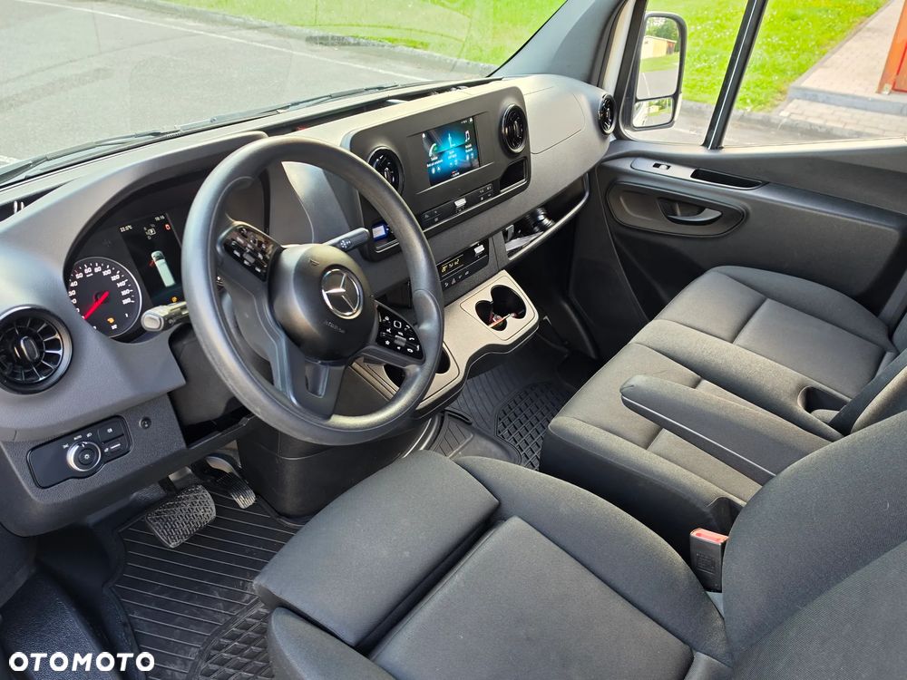 Mercedes-Benz Sprinter - 21