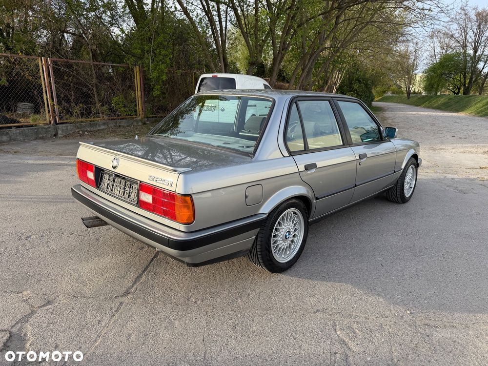 BMW Seria 3 325i - 4