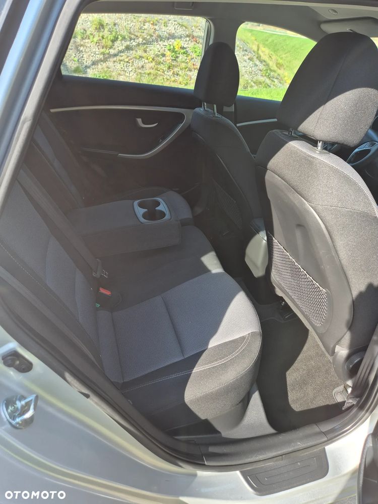 Hyundai i30 blue Kombi 1.6 CRDi Trend - 16