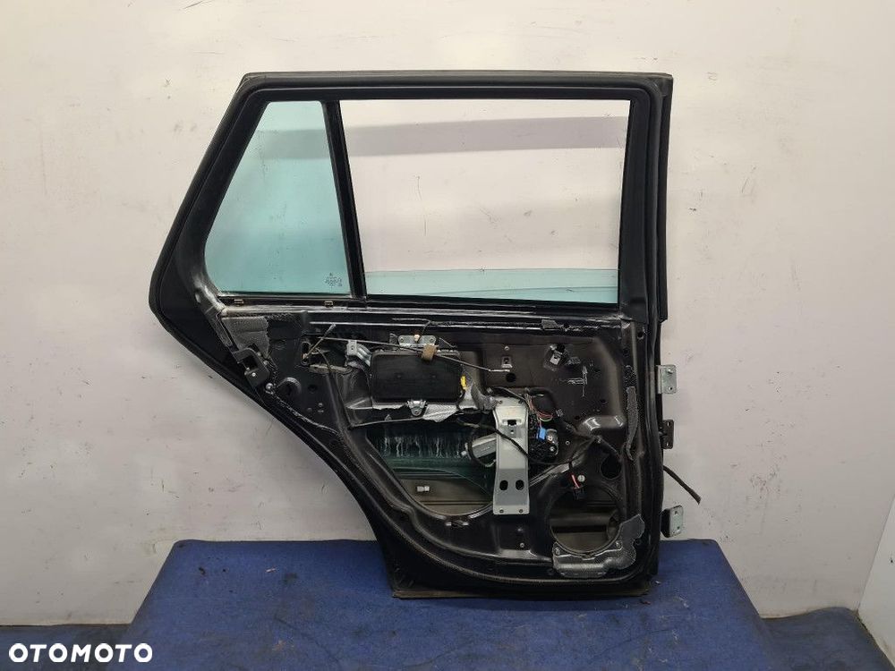MERCEDES W203 LIFT KOMBI DRZWI TYŁ LEWE 768 - 9
