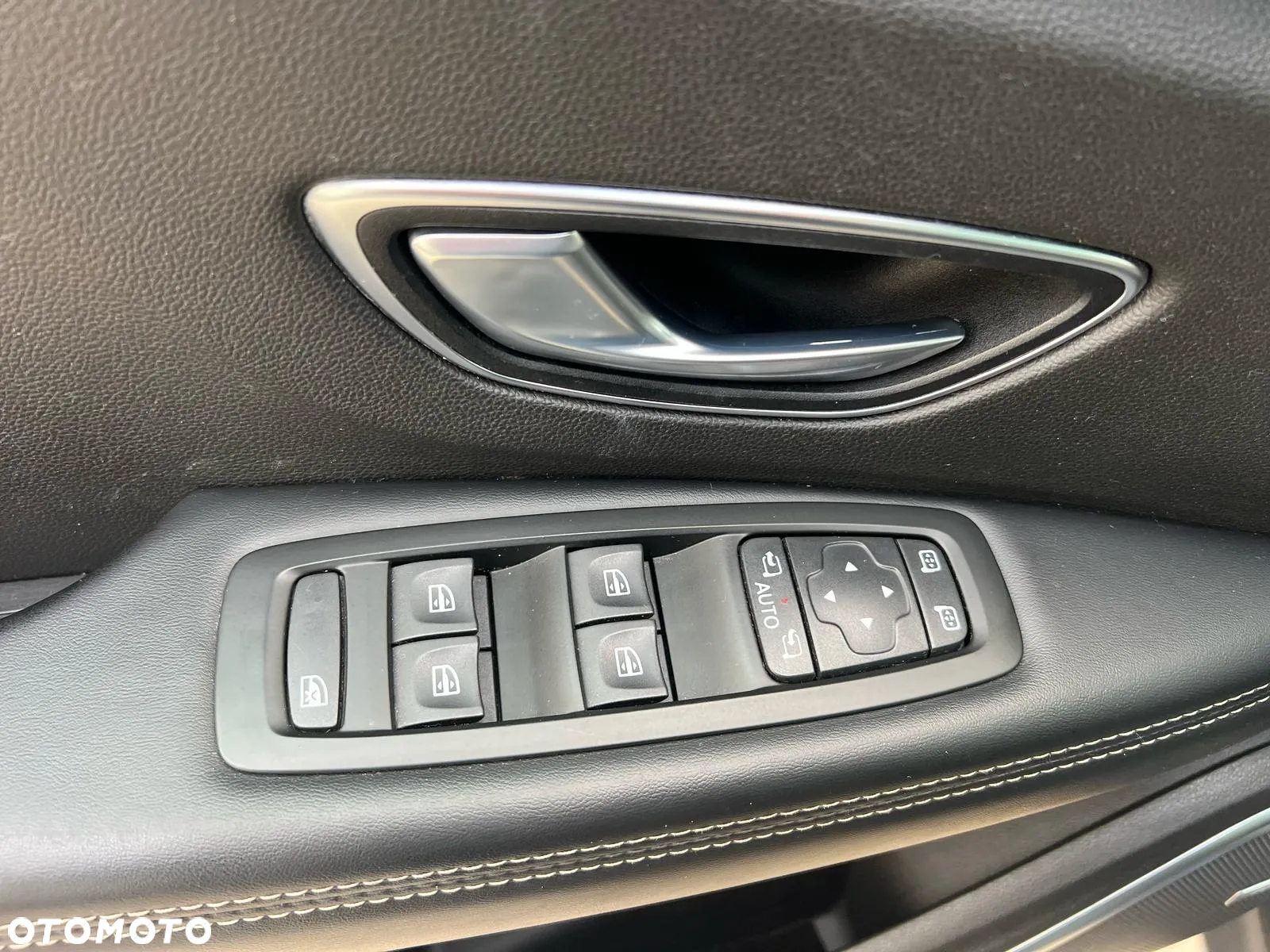Renault Grand Scenic - 17