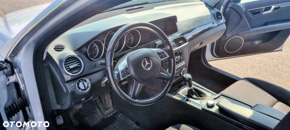 Mercedes-Benz Klasa C 200 CDI DPF BlueEFFICIENCY Special Edition - 26