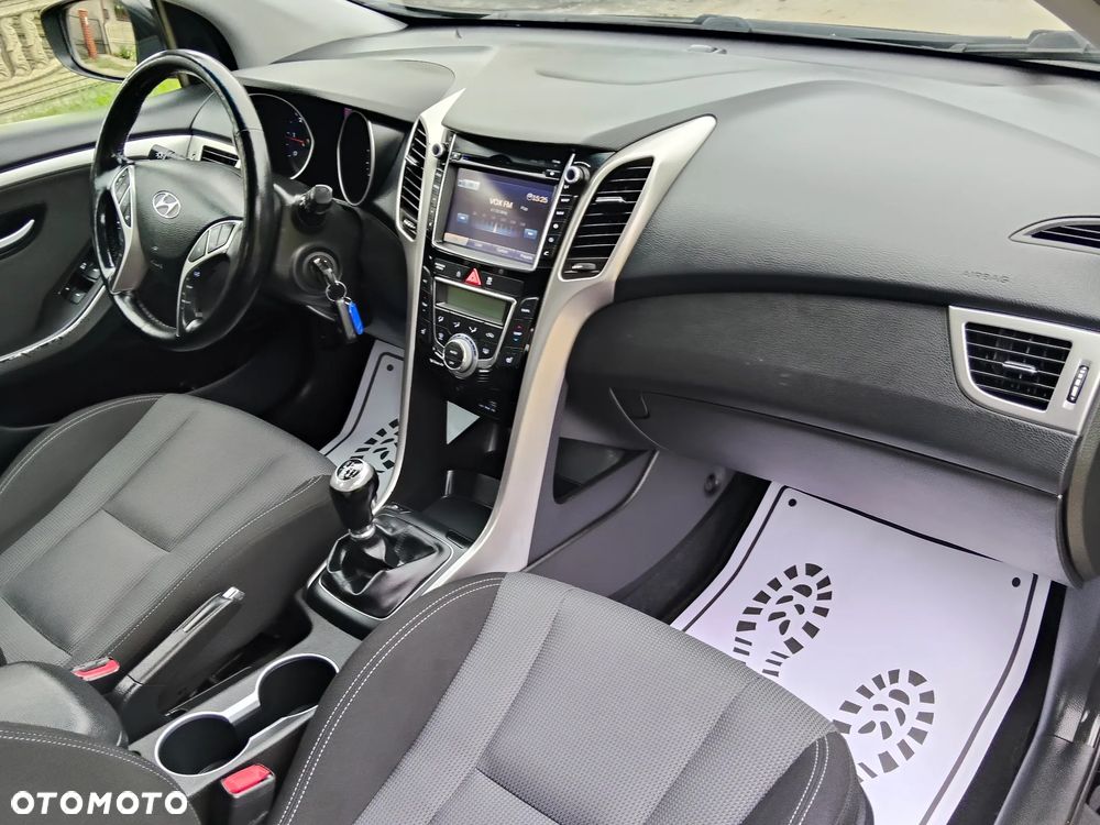 Hyundai i30 i30cw 1.6 CRDi Fifa World Cup Edition - 27
