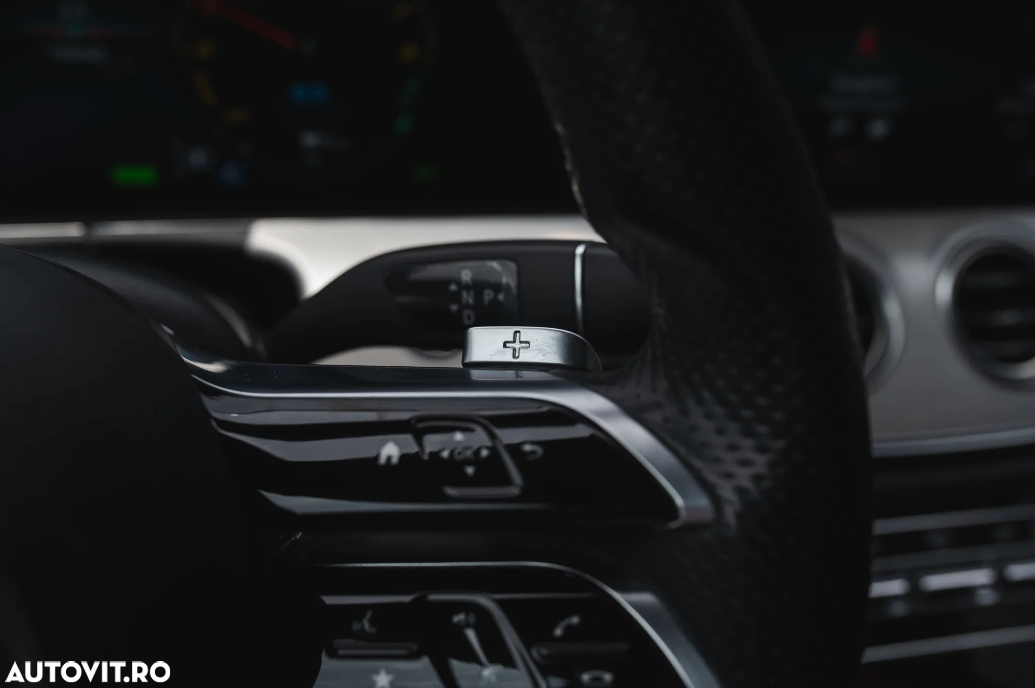 Mercedes-Benz E 300e 4Matic 9G-TRONIC Edition AMG Line - 38