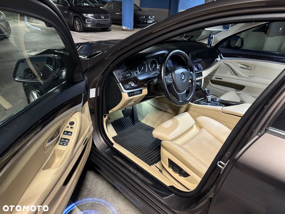 BMW Seria 5 528i xDrive Modern Line - 13