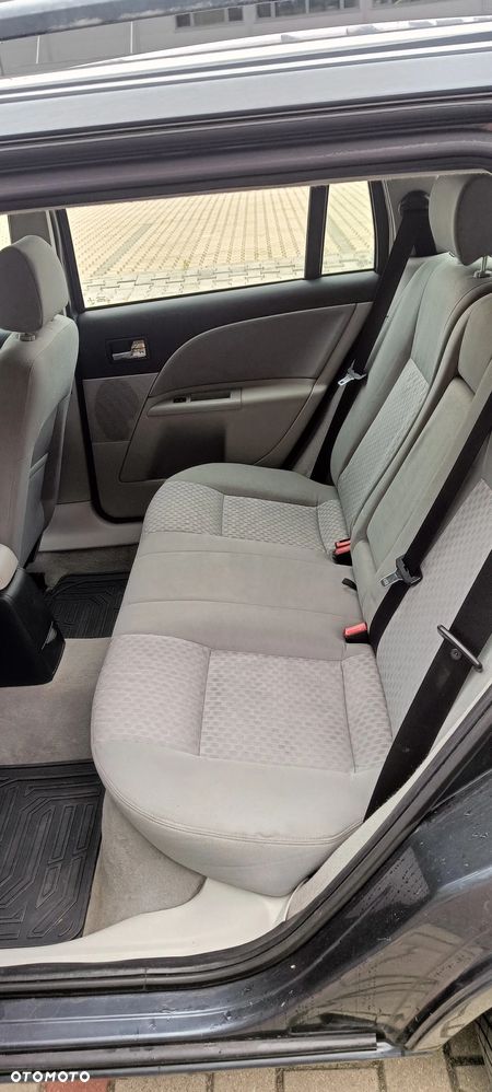 Ford Mondeo 2.0 Ghia - 21