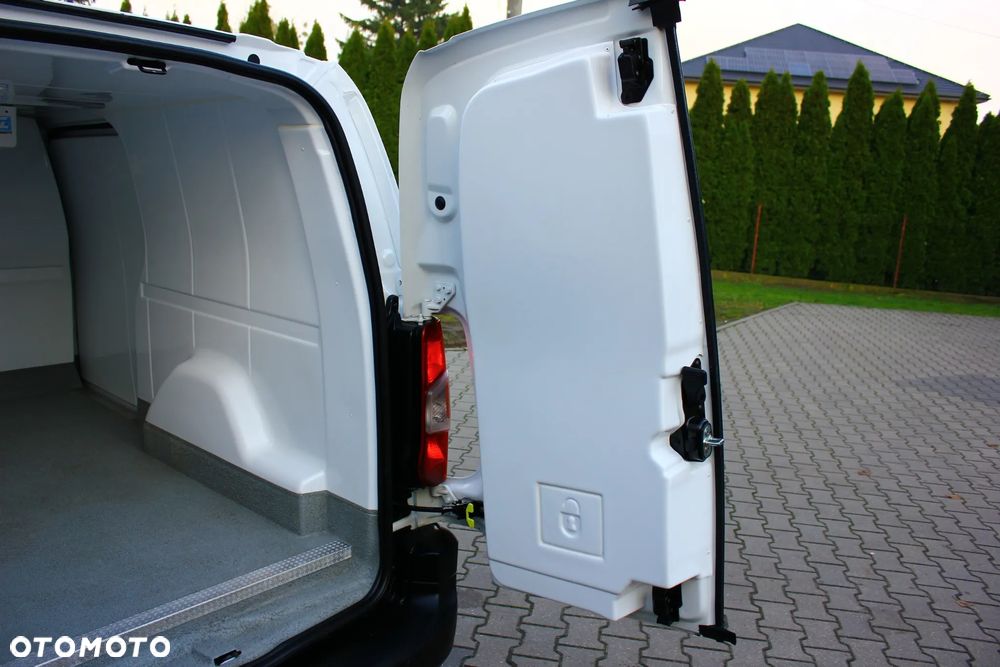 Toyota Proace City CHŁODNIA 1.5D-4D 102KM LONG L2 3 Osobowy - 28
