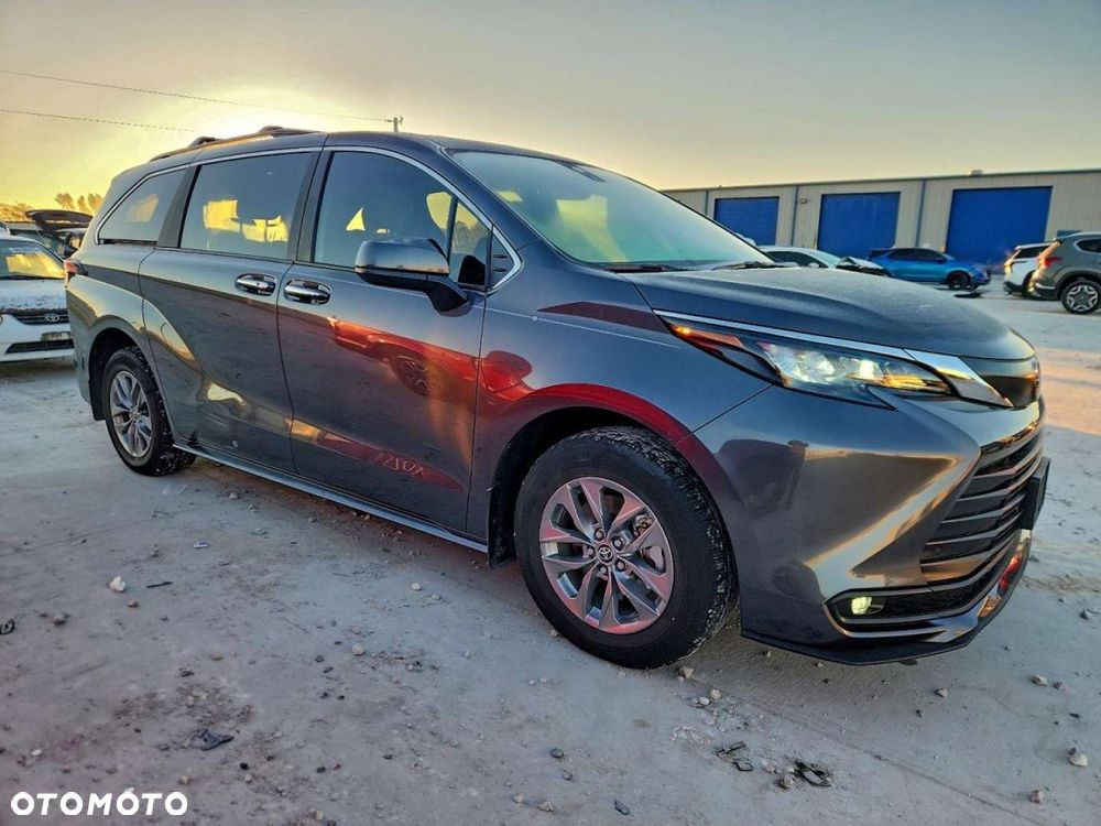 Toyota Sienna - 5