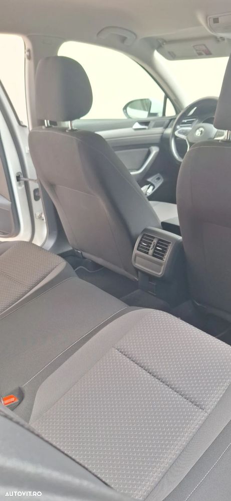 Volkswagen Passat 1.5 TSI ACT DSG Advance - 14