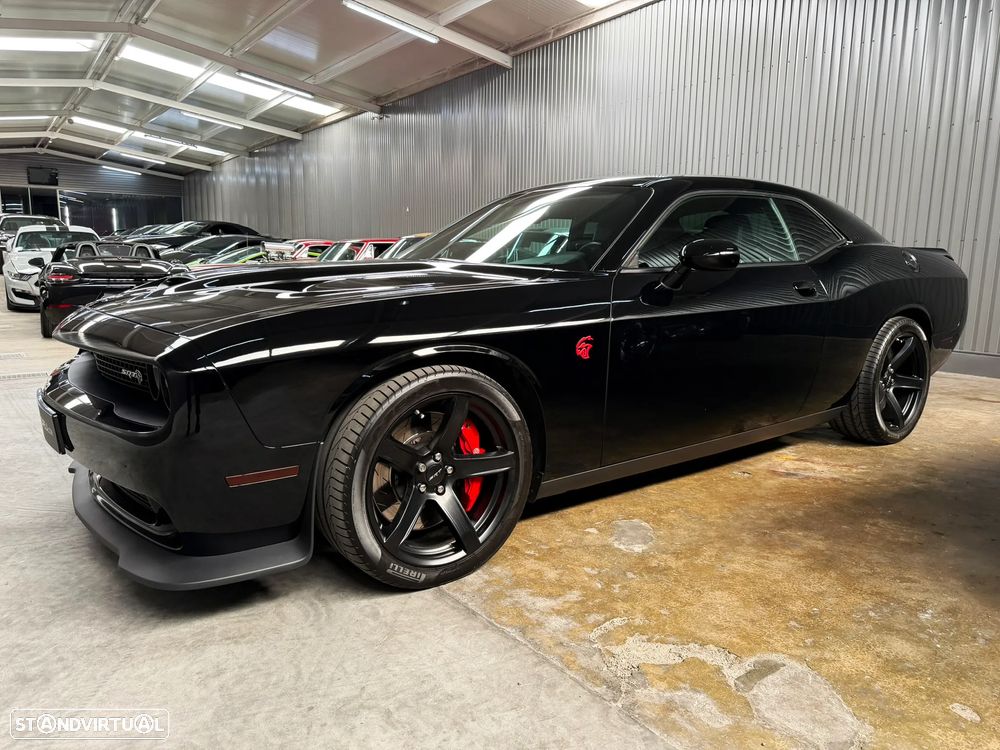 Dodge Challenger Auto SRT Hellcat - 3