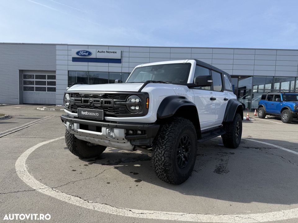 Ford Bronco - 1