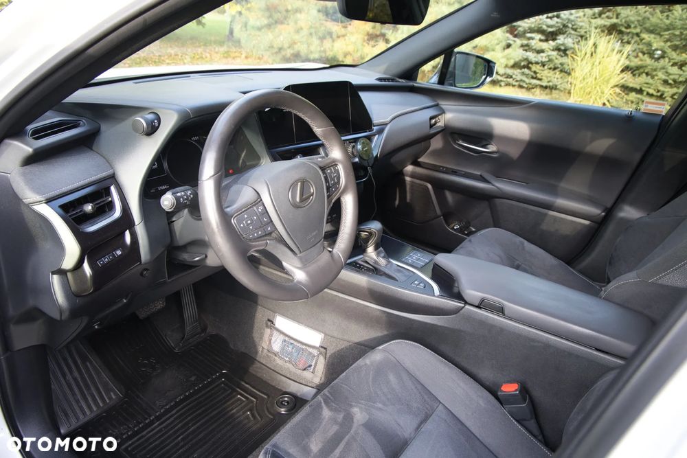 Lexus UX - 9