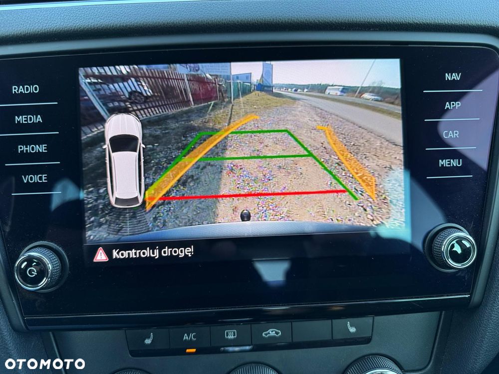 Skoda Octavia 1.6 TDI DSG Style - 10